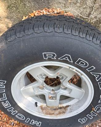 cerchio e gomma originale bertone odaihatsu