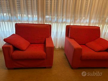 Poltrona in tessuto rosso