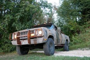 Dodge W200 / M880 - 1978 V8