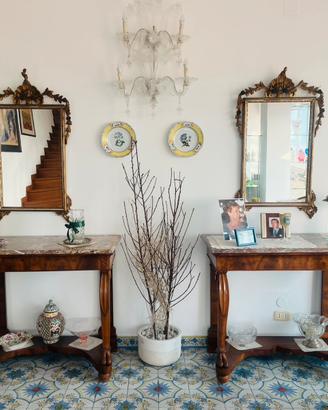 Coppia di consolle d’epoca con specchiere