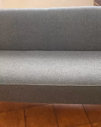 Divano 2 posti Stile Scandinavo e copridivano.