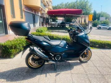 YAMAHA T-Max 560 TUTTO INCLUSO ANCHE PASSAGGIO!