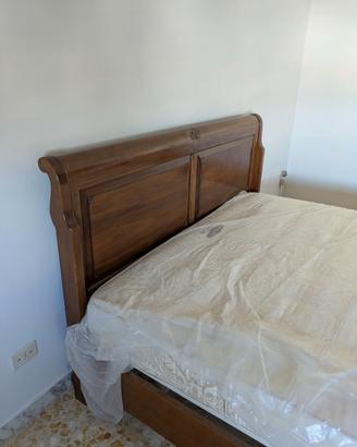Camera da letto matrimoniale Le Fablier in noce