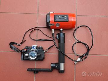 Nikon Nikonos IV-A con flash Sunpak e Dolphin