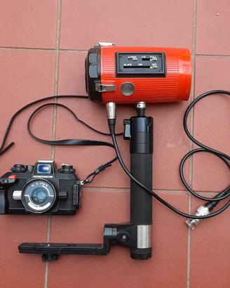 Nikon Nikonos IV-A con flash Sunpak e Dolphin