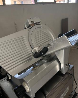Affettatrice professionale FAC F300E – Lama 300 mm
