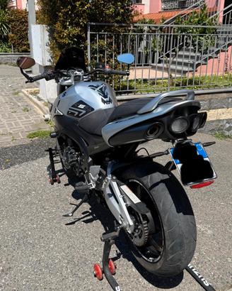 SUZUKI GSR 600 011