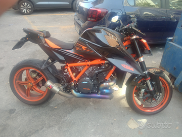 KTM superduke 1290r completo akra