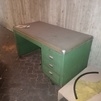 Scrivania industriale vintage
