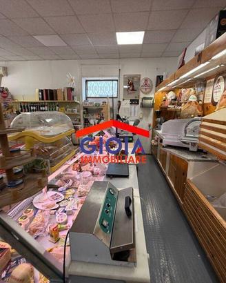 Attività / Licenza di 100 m² con 1 locale a Mondra