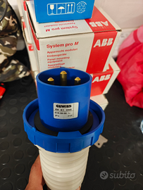 Spina 63A 2poli +terra 220 - 250V