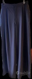 Pantalone marrone con pence gamba ampia