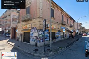 Centralissimo negozio con 3 vetrine su via appia