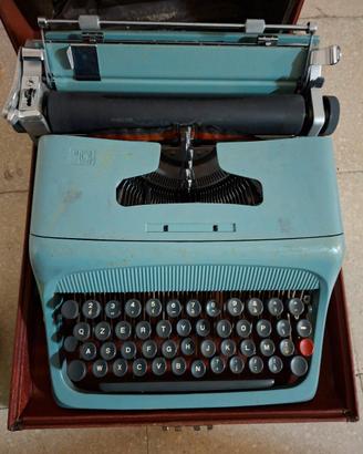 Macchina da scrivere olivetti studio 44