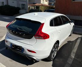 Volvo v40 r design