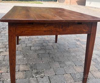 Tavolo rustico d'epoca in legno massello