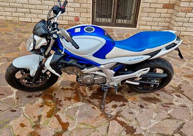 Suzuki Gladius SFV 650