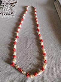 Collana di corallo e perle di fiume 