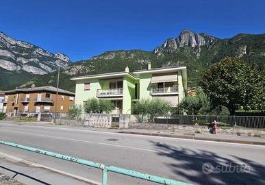 Immobile in asta di 156 m² con 4 locali e box auto