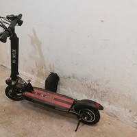 Monopattino elettrico KUGOO M4