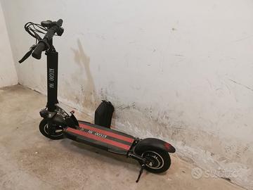 Monopattino elettrico KUGOO M4