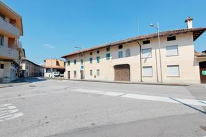 CASA IN LINEA CON CORTE PRIVATA