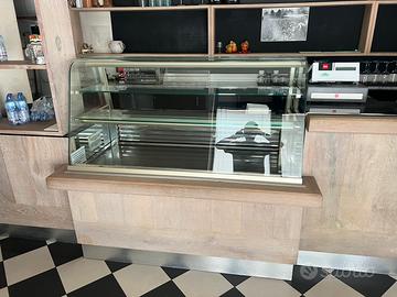 Arredamento da Bar.