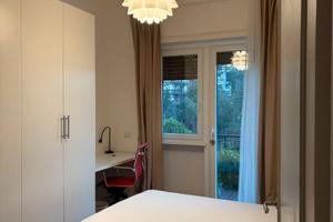 Grande camera arredata