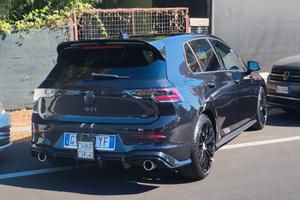Volkswagen Golf GTI 8  identity black
