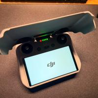 DJI RC RM330 Controller con display integrato