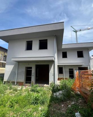 Villa di 145 m² con 3 locali e box auto doppio a R