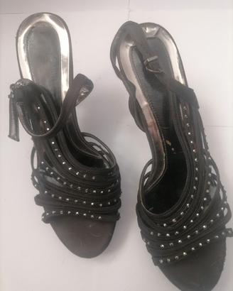 Scarpe da donna eleganti con il tacco alto