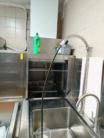 macchina lavapiatti a nastro