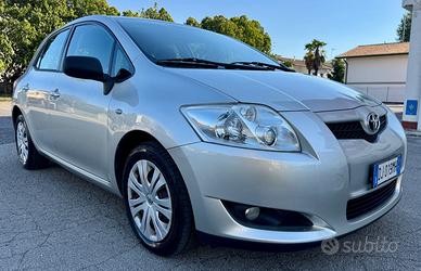 Toyota Auris 1.6 benzina solo 120.000km