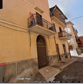 Casa indipendente su tre strade