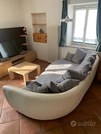 Divano ecopelle e tessuto