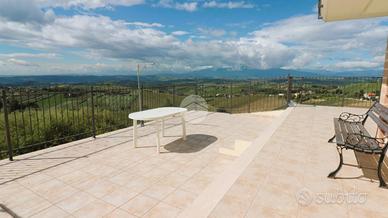 2 LOCALI A ACQUAVIVA PICENA