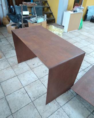 Mobile in acciaio corten