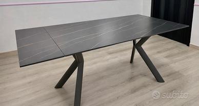 Tavolo marca La Seggiola mod. Versus