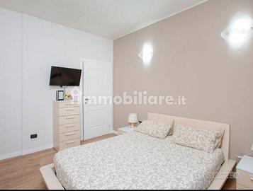 Camera da letto completa – Armadio + Cassettiera