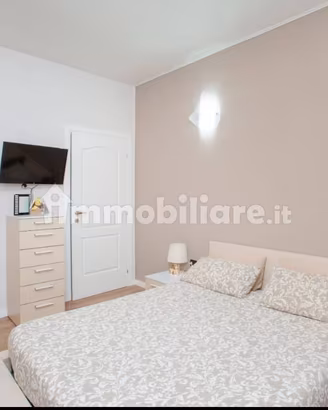Camera da letto completa – Armadio + Cassettiera