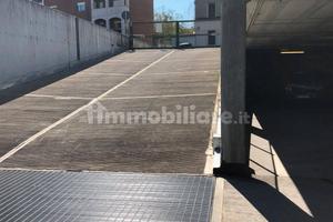 Box auto corso Peschiera 19 mq