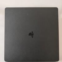 PS4 SLIM + 2 CONTROLLER + CAVI – PRONTA A GIOC