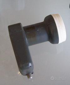 Occhio parabola satellitare una uscita