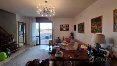 Appartamento di 142 m² con 5 locali e box auto a F