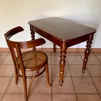 Sedia d’antiquariato con schienale avvolgente