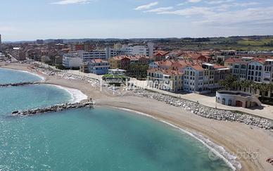 APPARTAMENTO FRONTE MARE CON TERRAZZO