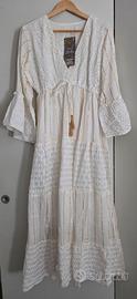 Abito lungo bianco Boho con dettagli oro 