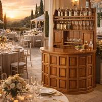 Bar elegante in stile classico, in legno