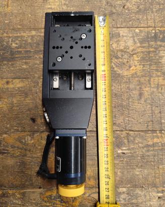 Tavola motorizzata per micromeccanica OWIS